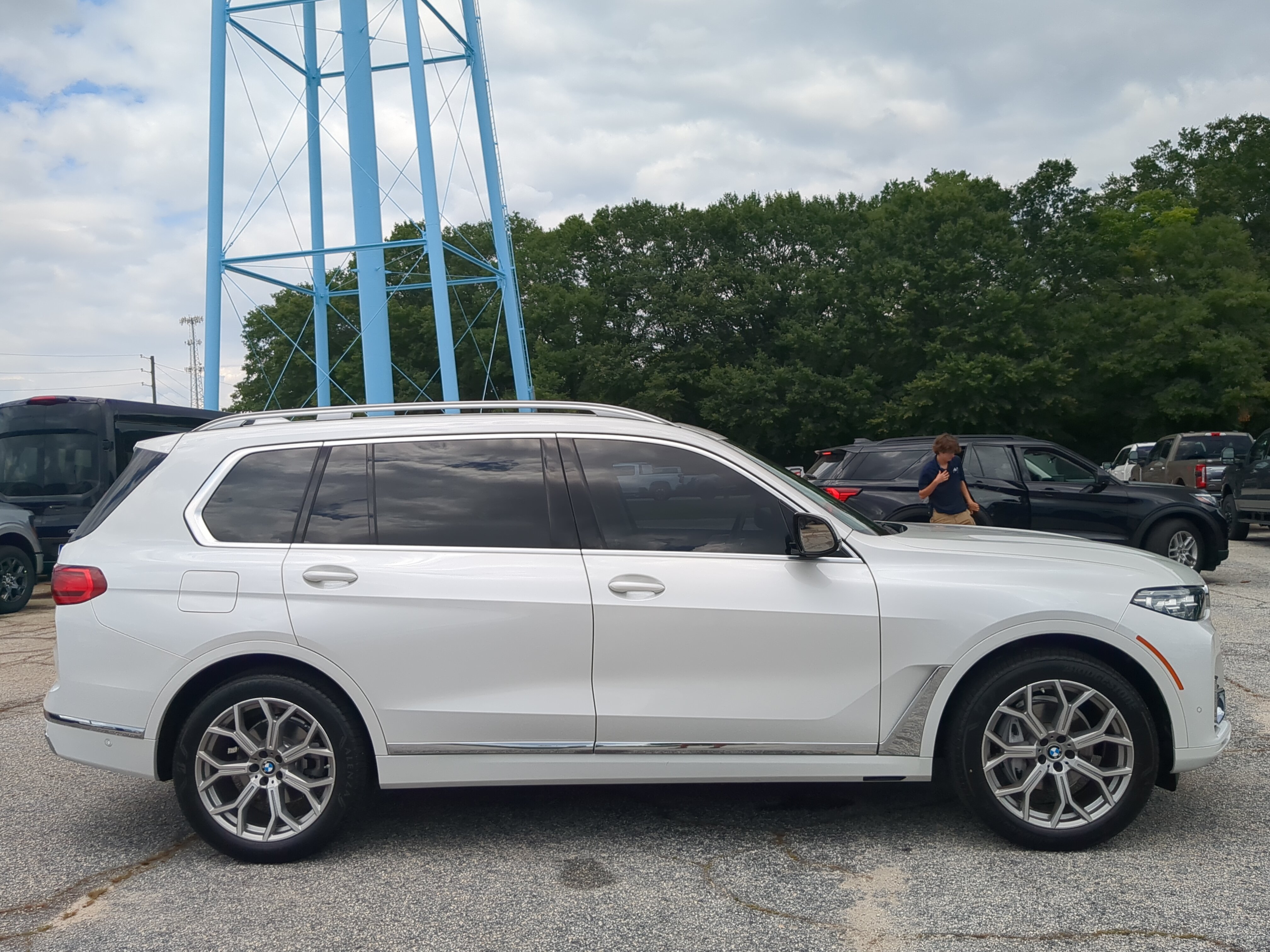 Used 2021 BMW X7 xDrive40i w/ Premium Package AWD/4WD video 2