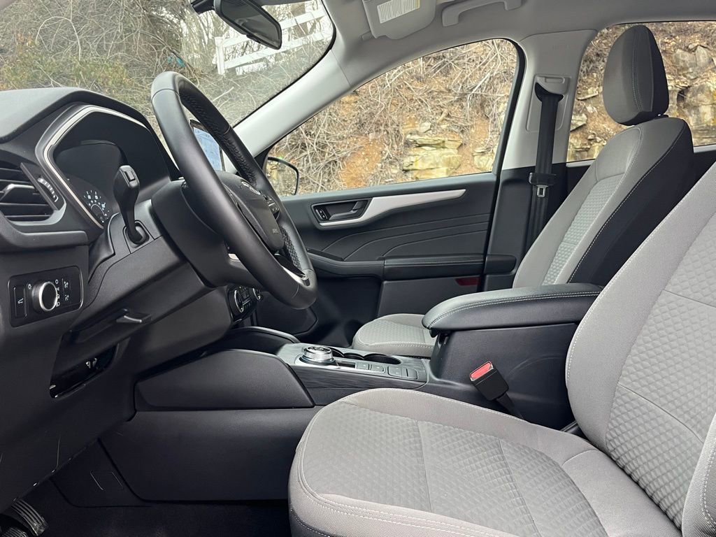 Certified 2022 Ford Escape SE w/ SE Sport Appearance Package image 18