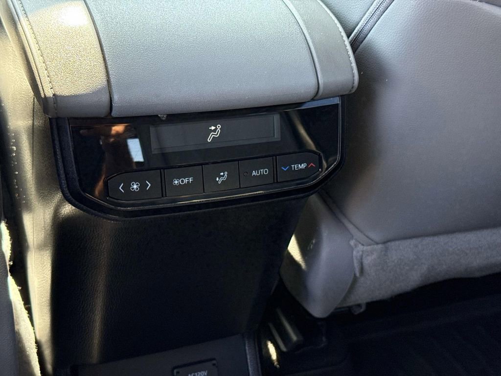 Used 2022 Toyota Highlander Limited image 15