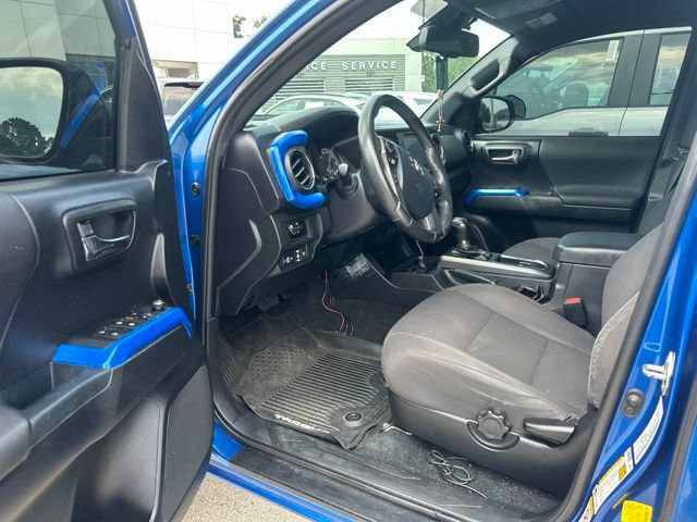 Used 2018 Toyota Tacoma TRD Sport AWD/4WD image 35