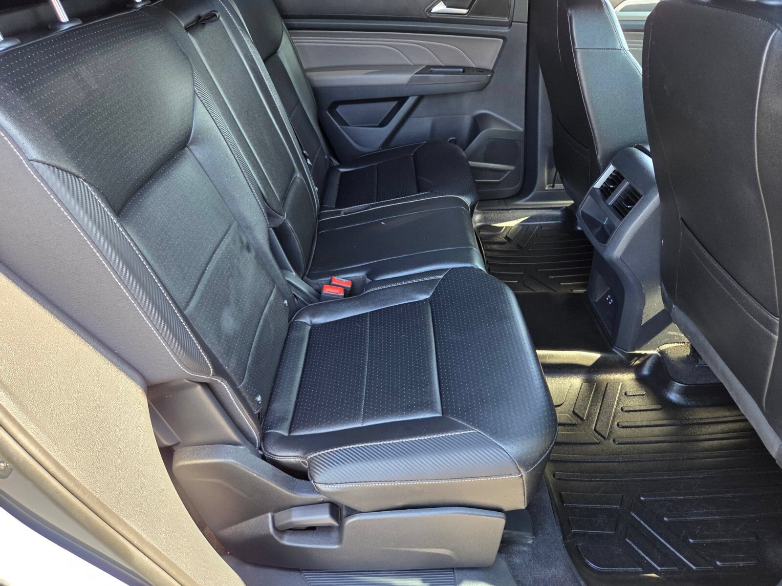 Used 2022 Volkswagen Atlas Cross Sport SEL R-Line AWD/4WD image 15