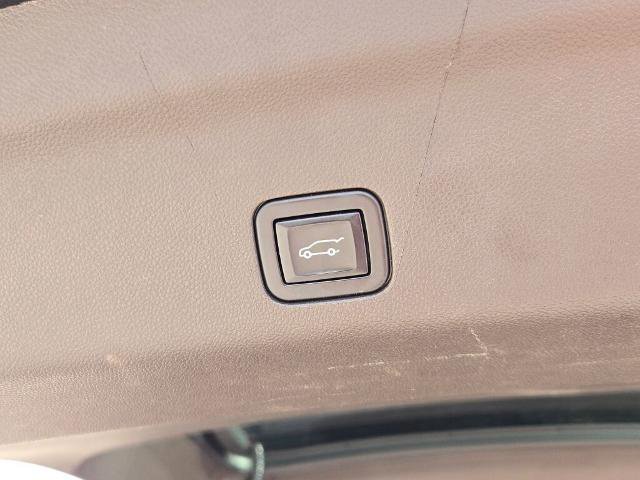 Used 2022 GMC Yukon SLT w/ SLT Premium Package image 18