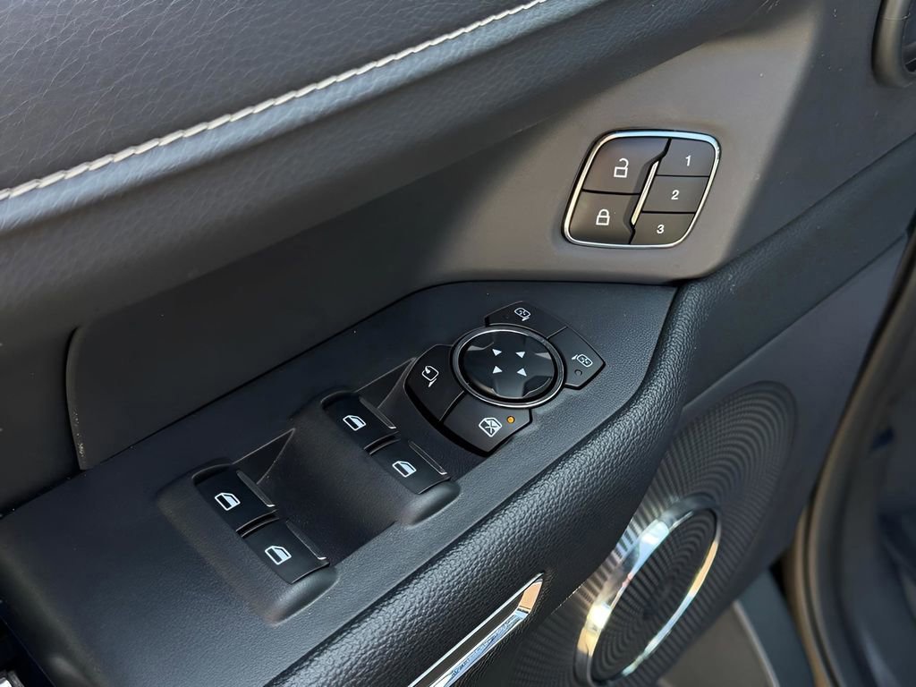 Certified 2024 Ford Expedition XLT image 14