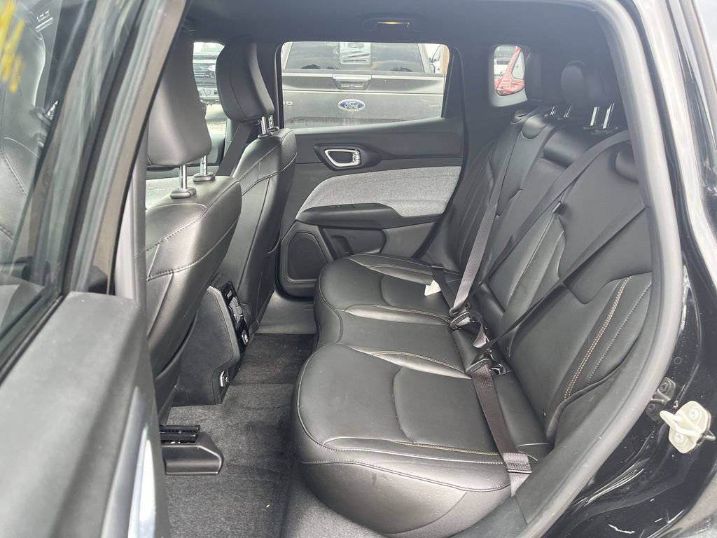 Used 2024 Jeep Compass Latitude AWD/4WD image 4