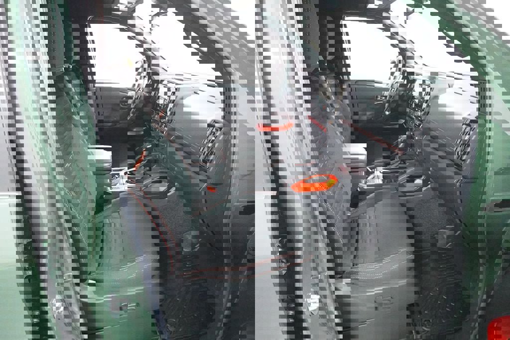 Used 2025 Nissan Frontier PRO-4X w/ Pro Convenience Package AWD/4WD image 31