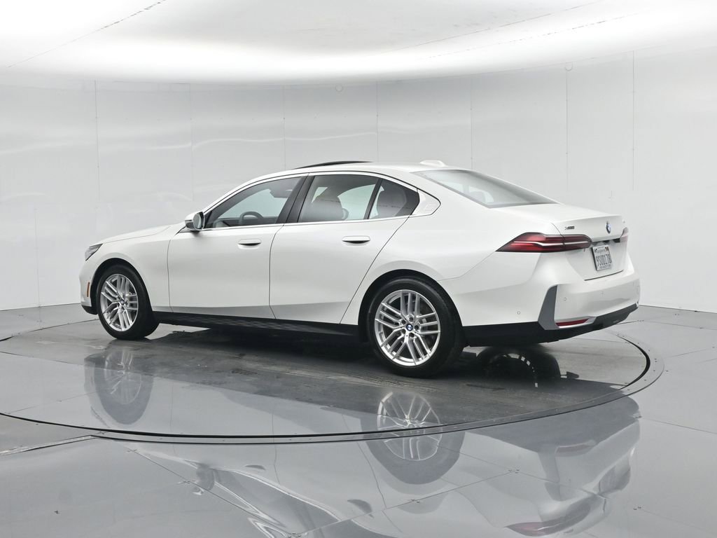 Used 2025 BMW 530i xDrive w/ Premium Package image 7