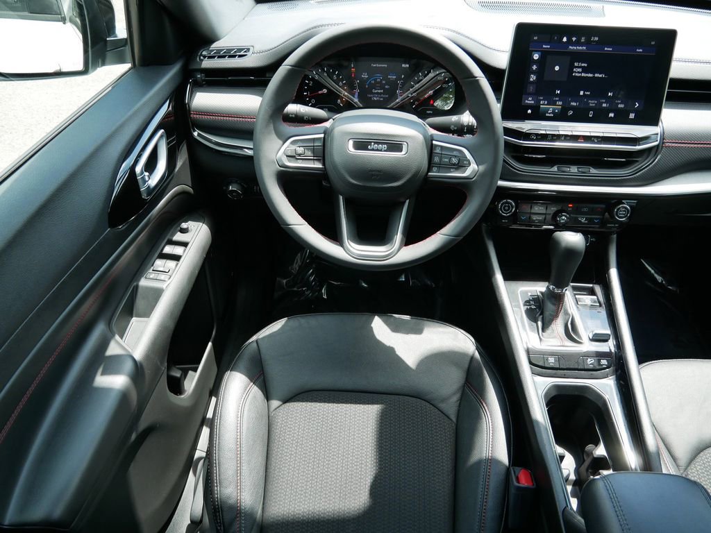 Used 2024 Jeep Compass Trailhawk AWD/4WD image 12