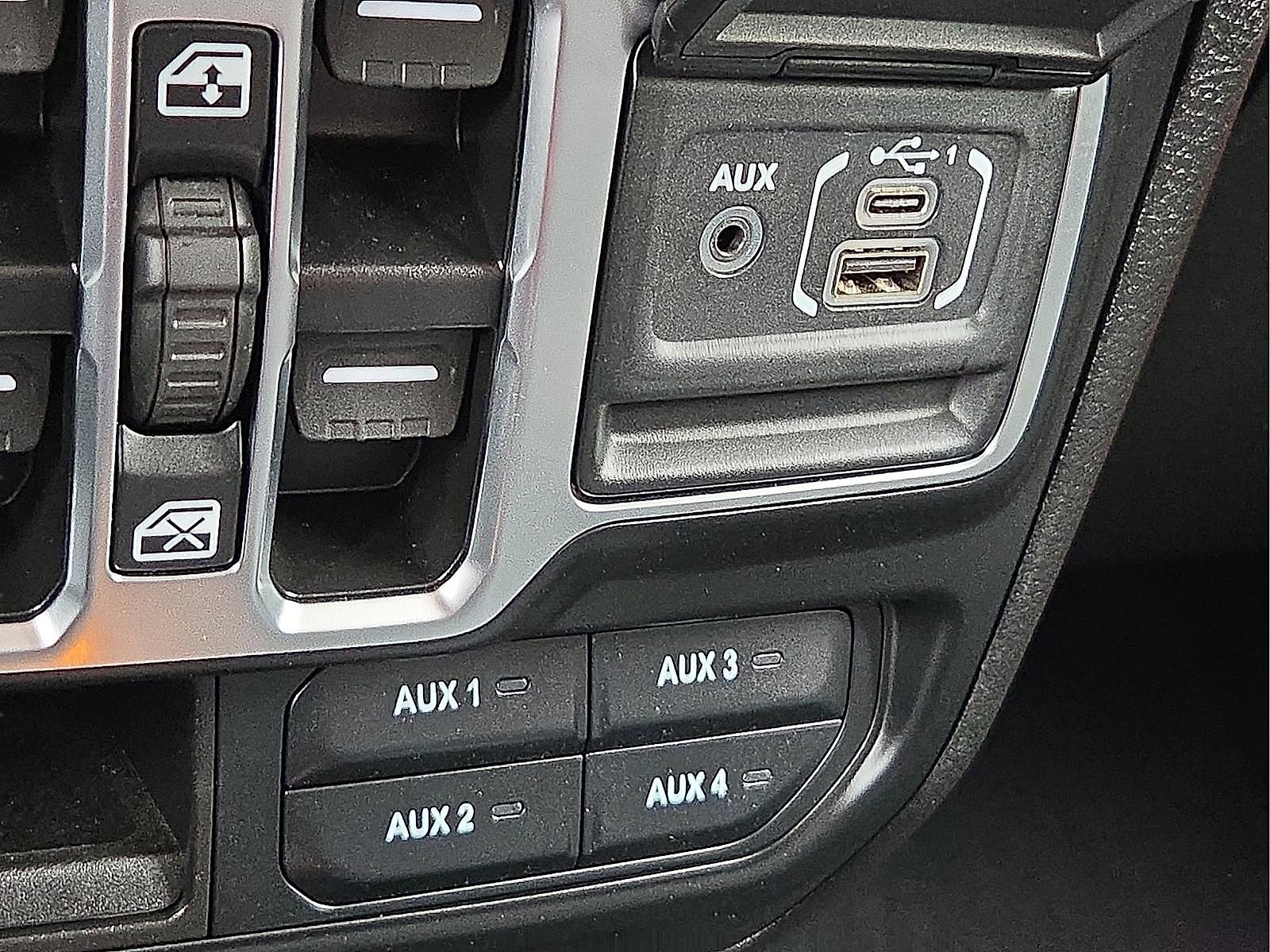 Used 2025 Jeep Gladiator Sport image 18