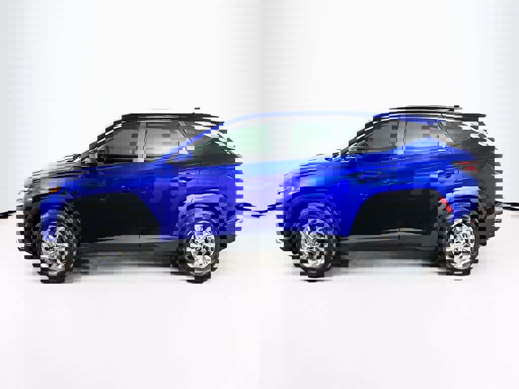 Used 2023 Hyundai Tucson SE image 2