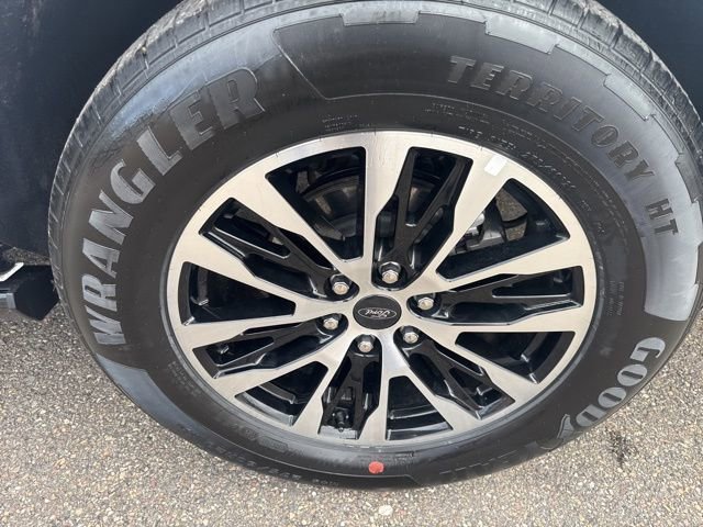 Certified 2025 Ford Expedition Max Platinum image 12