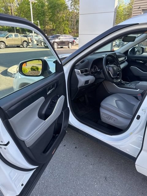 Used 2022 Toyota Highlander XLE AWD/4WD image 15
