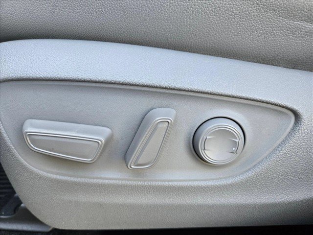 Used 2021 Toyota Highlander XLE FWD image 18
