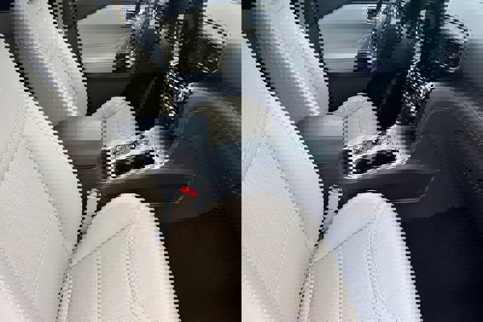 Certified 2022 Ford Explorer Platinum w/ Equipment Group 601A image 17