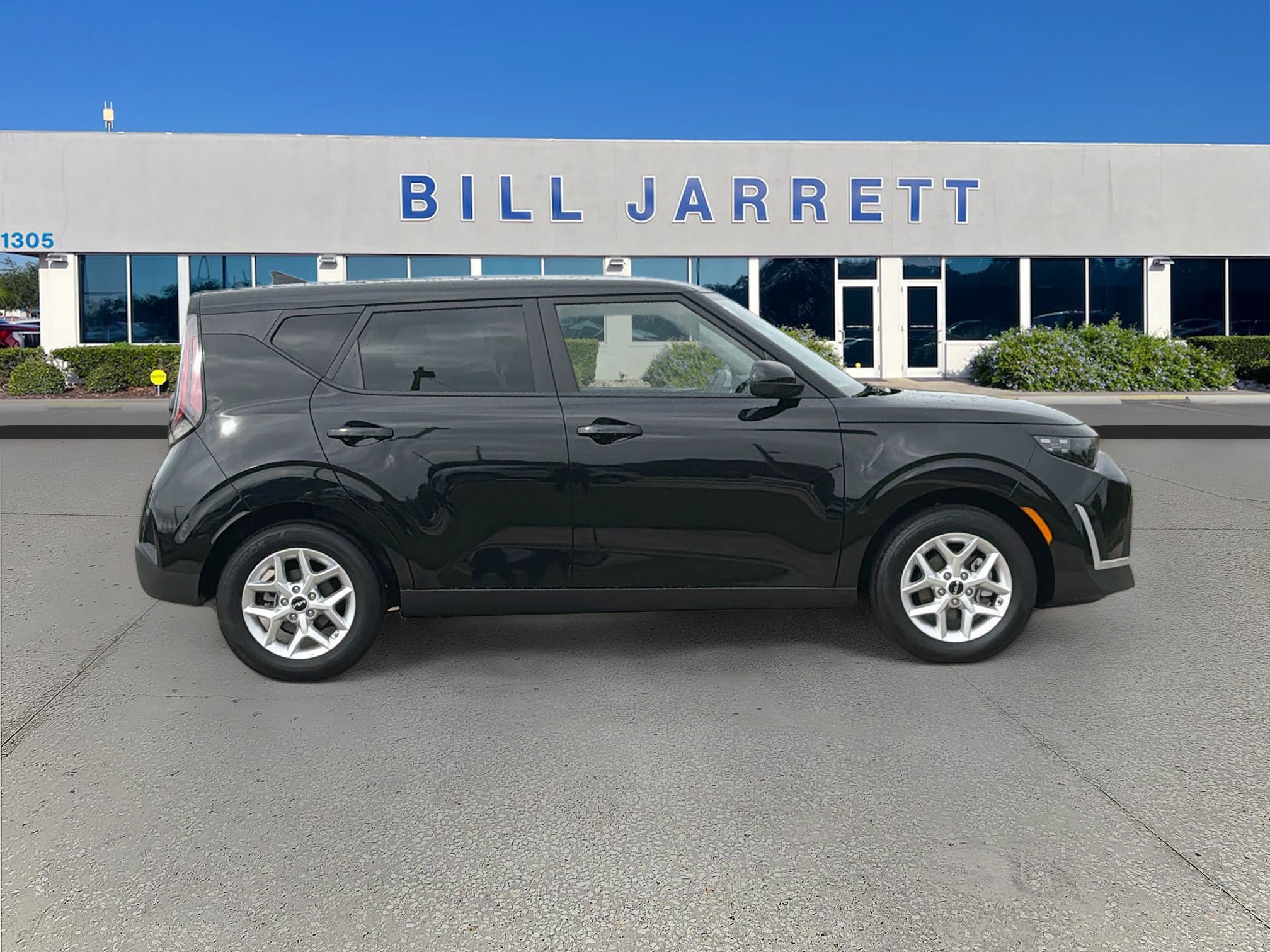 Used 2025 Kia Soul LX w/ LX Technology Package FWD image 8