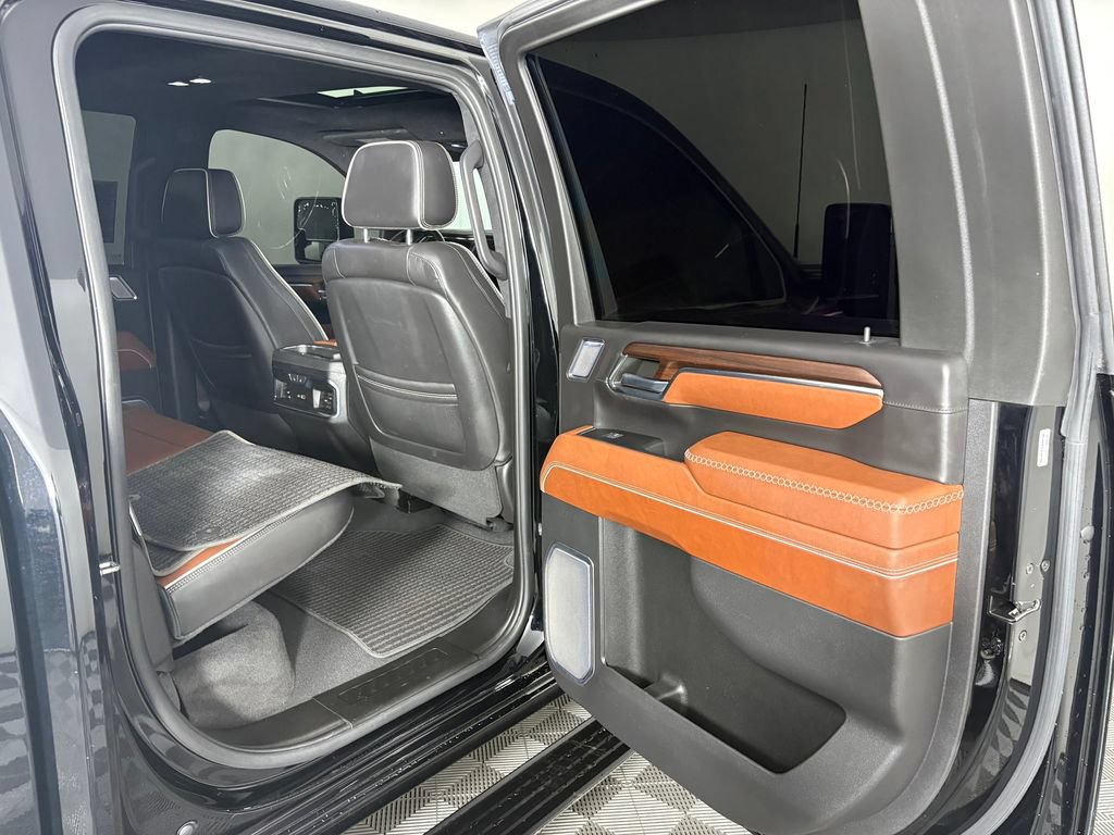 Used 2024 GMC Sierra 3500 Denali Ultimate AWD/4WD image 34