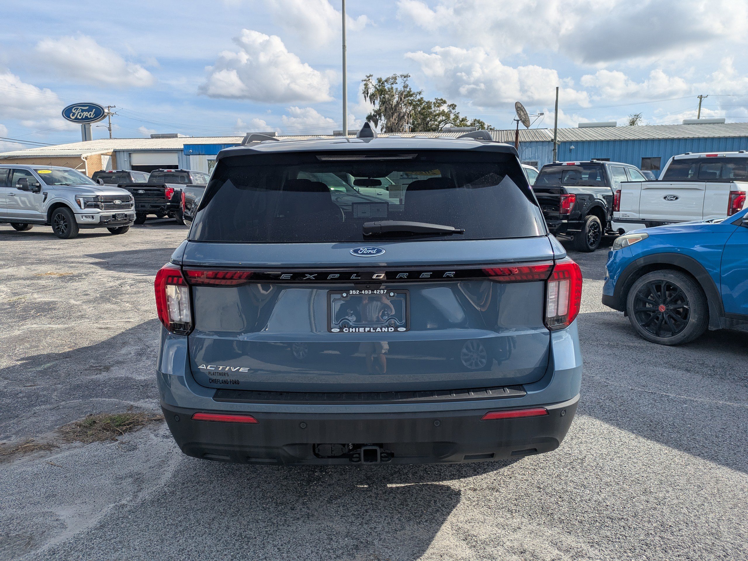 Certified 2025 Ford Explorer Active RWD image 5