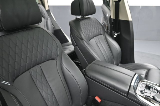 Used 2023 BMW X7 xDrive40i AWD/4WD image 33