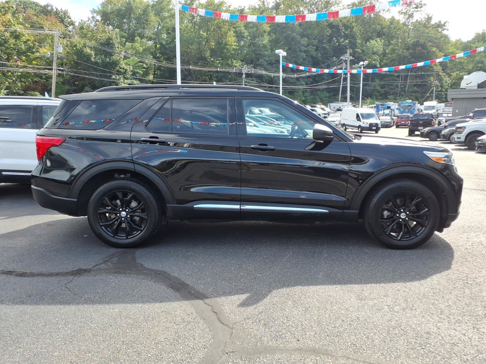 Certified 2023 Ford Explorer XLT w/ Equipment Group 202A AWD/4WD image 9