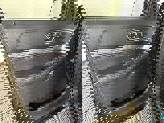 Certified 2016 Ford Explorer Sport w/ Equipment Group 401A image 8