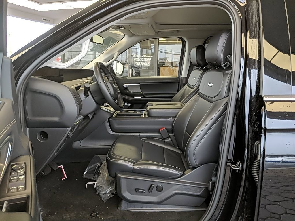 Certified 2025 Ford Expedition Max Platinum image 15