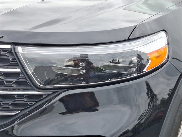 Certified 2022 Ford Explorer XLT w/ Equipment Group 202A image 9