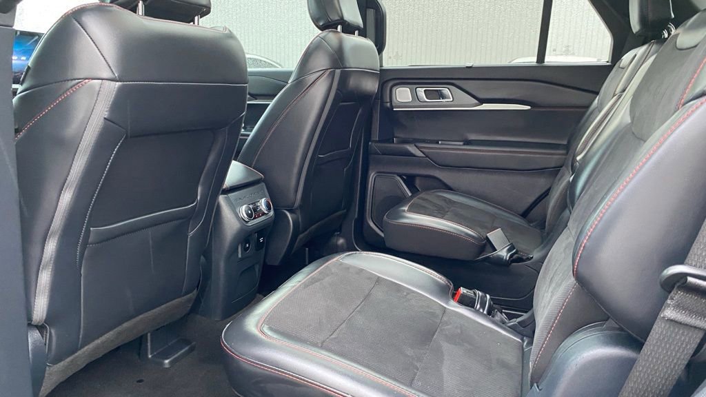 Certified 2025 Ford Explorer ST image 16