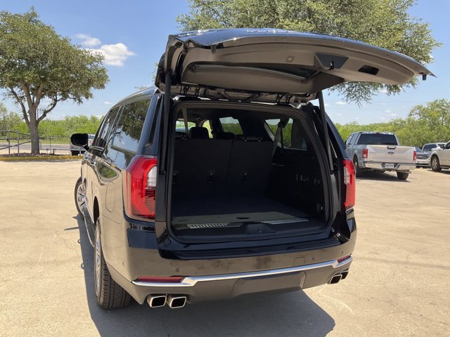 Used 2025 GMC Yukon XL Denali AWD/4WD image 15