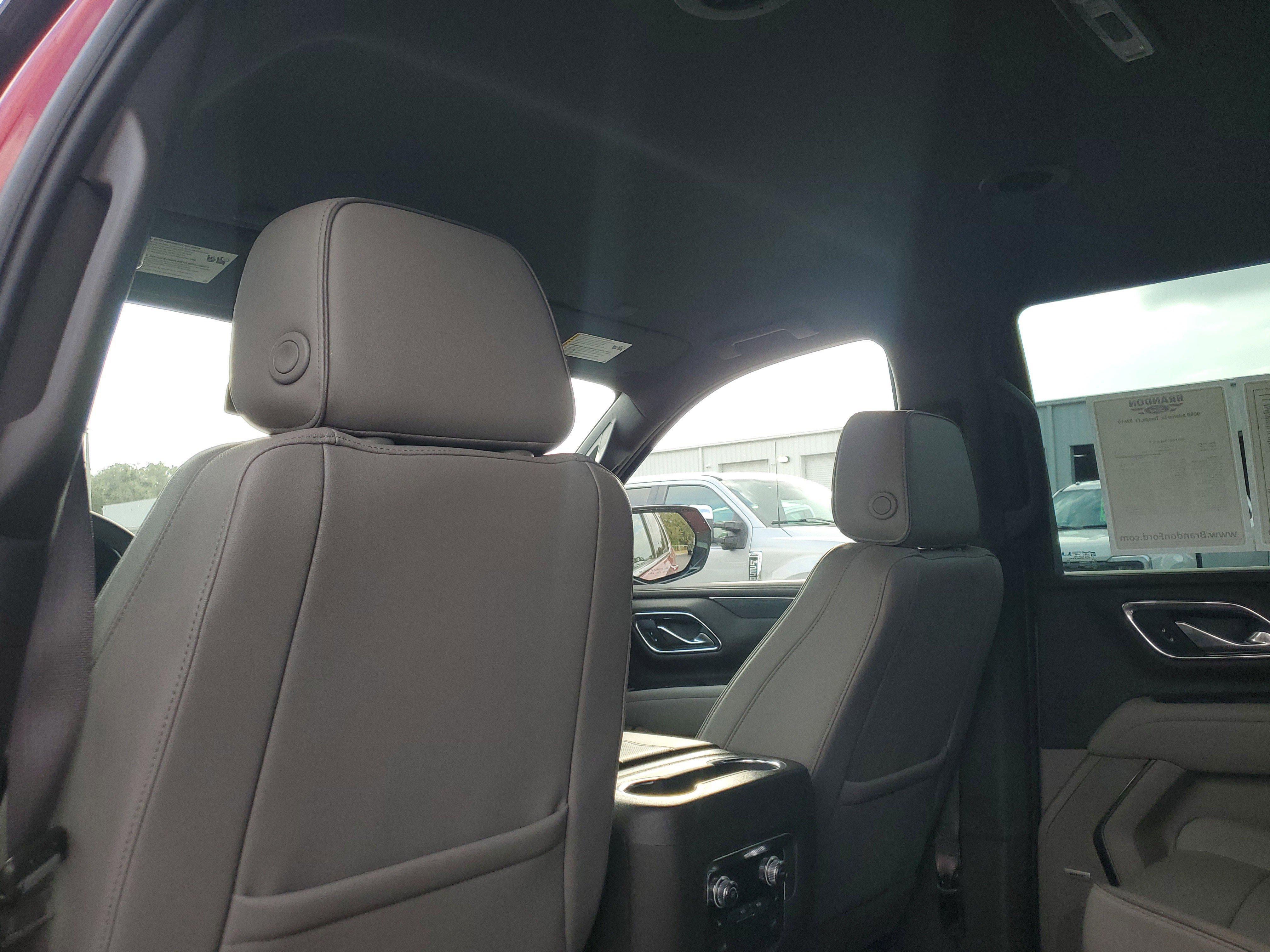 Used 2023 GMC Yukon SLT w/ SLT Luxury Package image 14