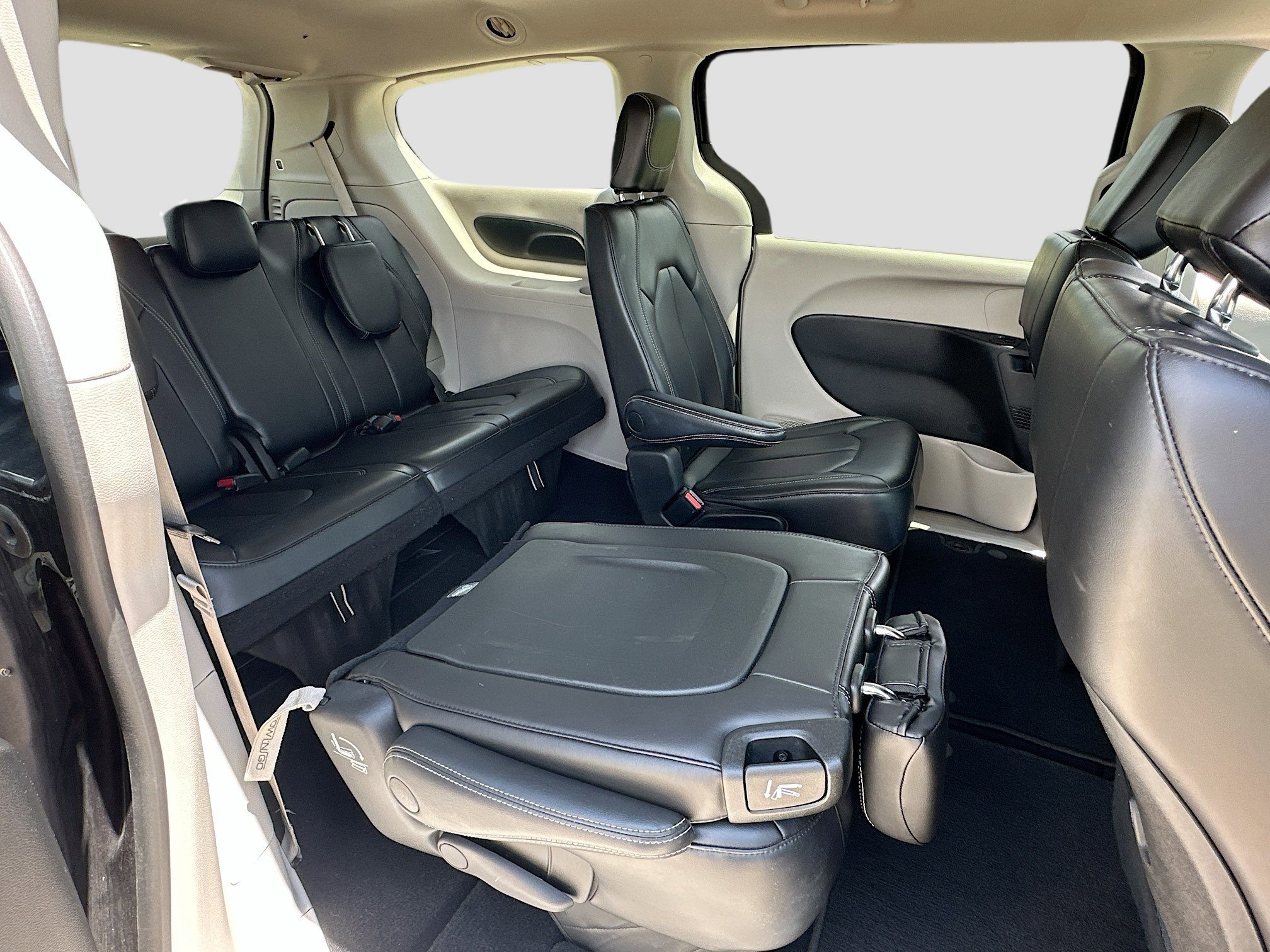 Used 2023 Chrysler Pacifica Touring-L FWD image 24