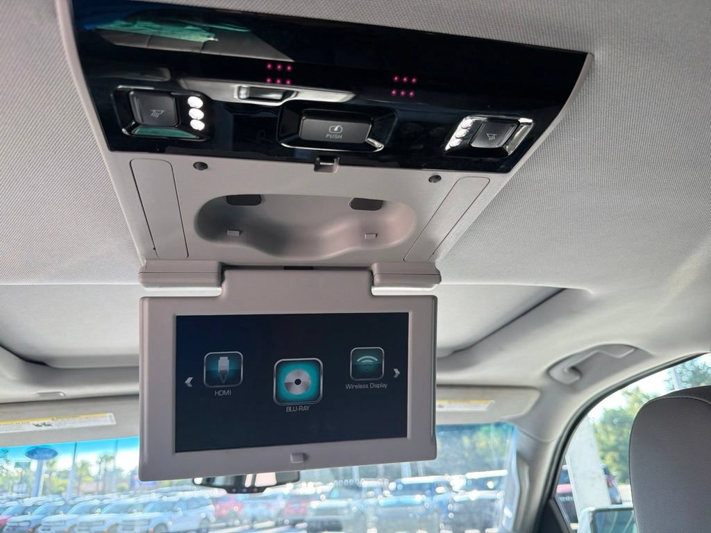 Used 2019 Chevrolet Suburban LT RWD image 24