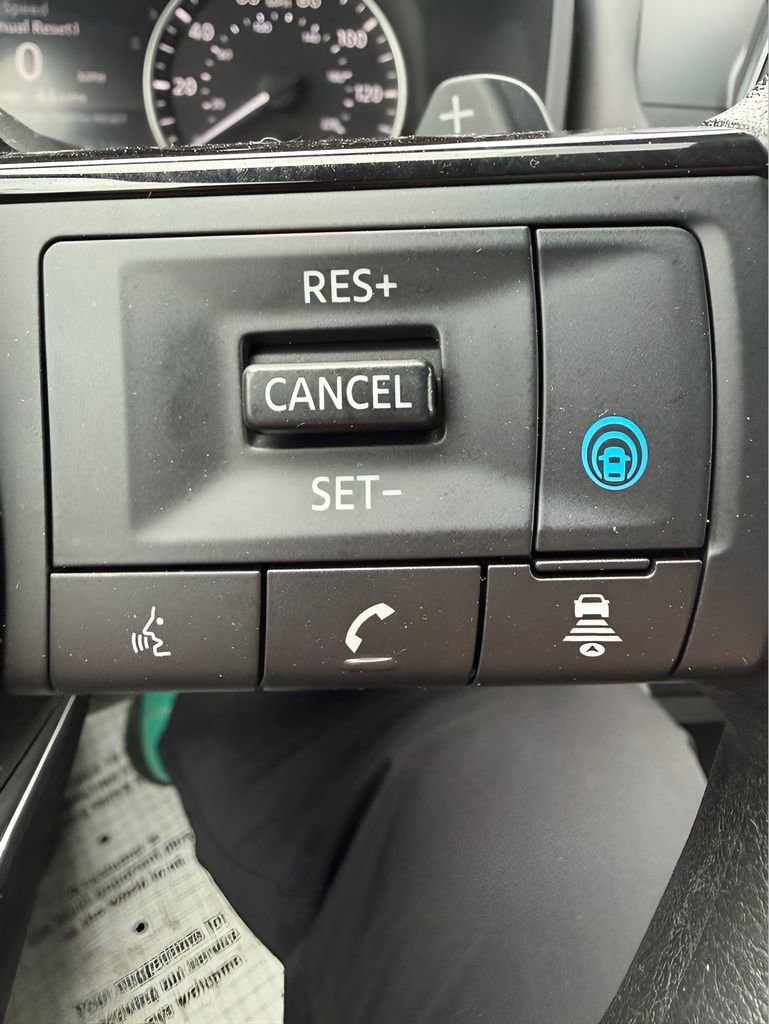 Used 2022 Nissan Rogue SV AWD/4WD image 19
