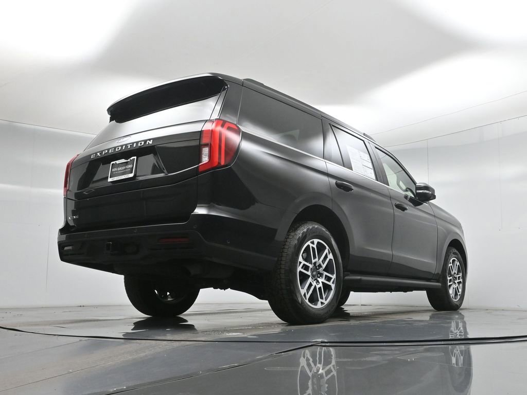Certified 2025 Ford Expedition Active image 17
