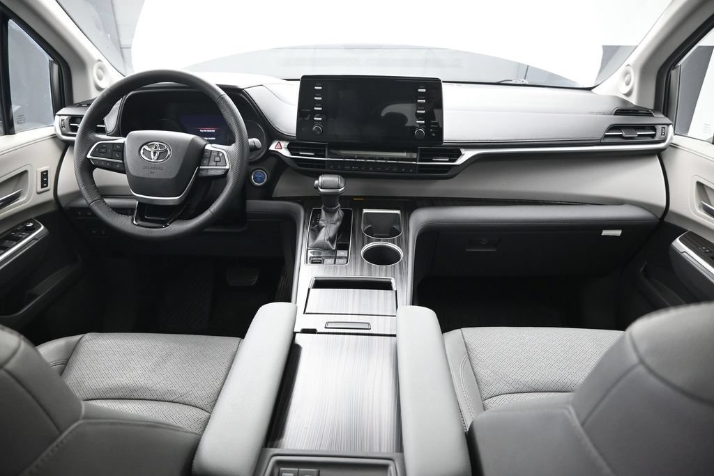 Used 2021 Toyota Sienna Limited FWD image 18