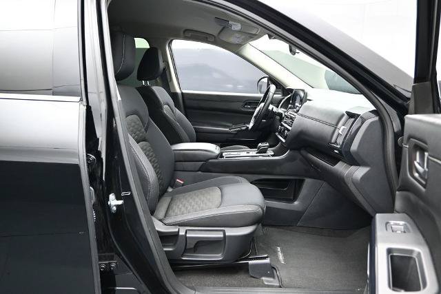 Used 2025 Nissan Pathfinder SV FWD image 23