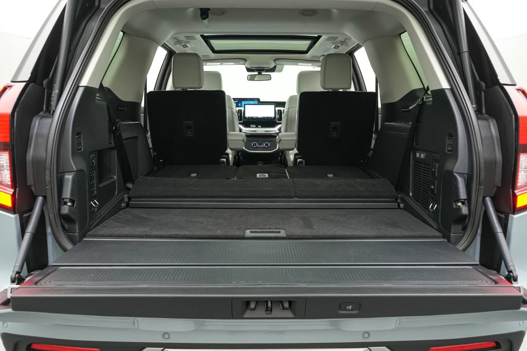 Certified 2025 Ford Expedition Platinum w/ Driver's Package AWD/4WD image 27