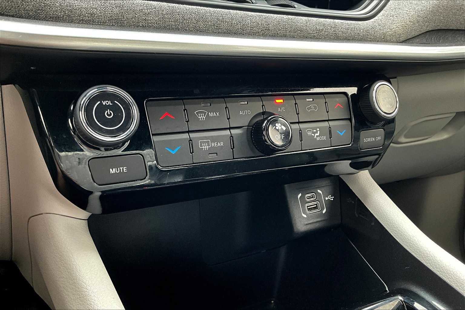 Used 2024 Jeep Compass Latitude w/ Convenience Group image 33