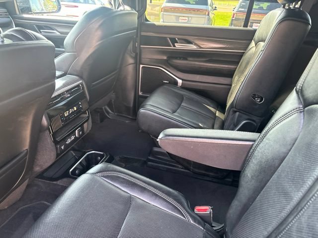 Used 2024 Jeep Wagoneer Series III AWD/4WD image 16
