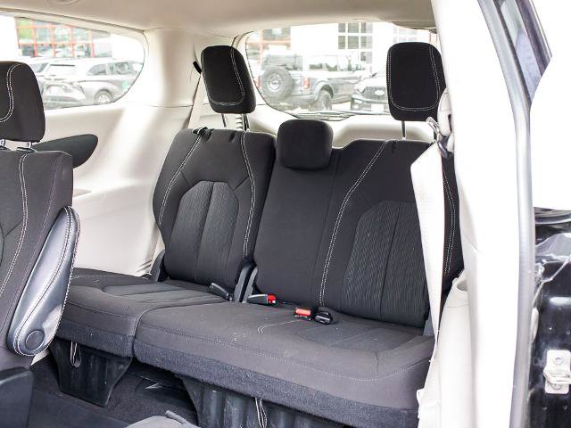 Used 2023 Chrysler Voyager LX FWD image 16
