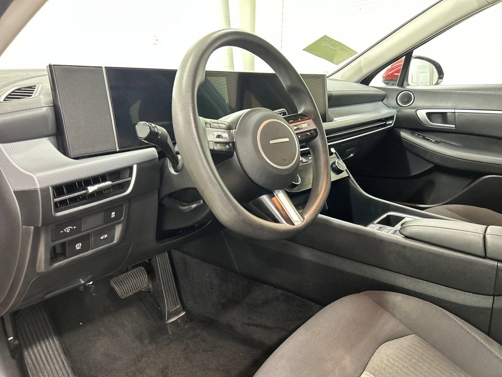 Used 2025 Hyundai Sonata SEL FWD image 6