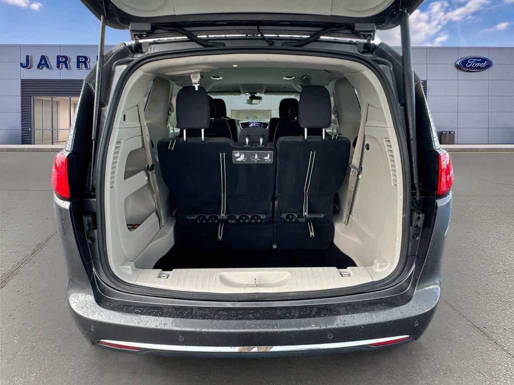 Used 2019 Chrysler Pacifica Touring Plus w/ Advanced Safetytec Group FWD image 25