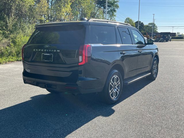 Certified 2025 Ford Expedition Active RWD image 5