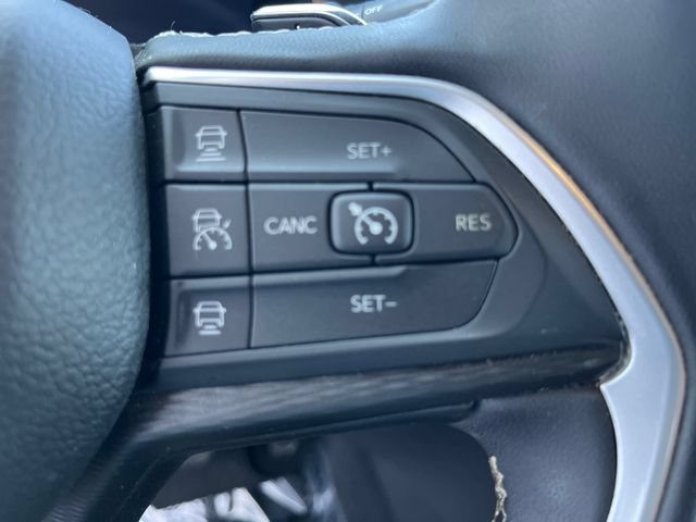 Used 2024 Jeep Grand Cherokee Altitude AWD/4WD image 29