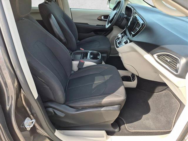 Used 2018 Chrysler Pacifica Touring Plus FWD image 25