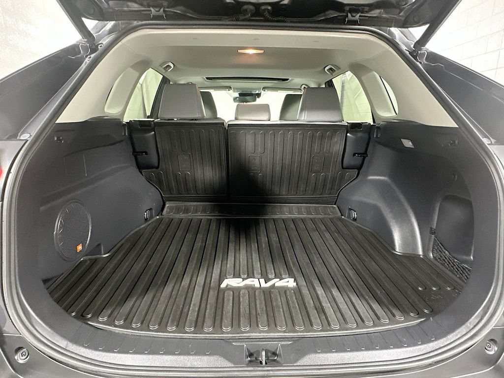 Used 2020 Toyota RAV4 Limited AWD/4WD image 29