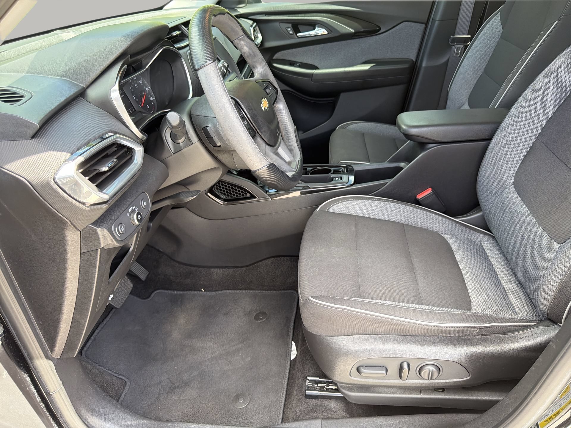 Used 2022 Chevrolet TrailBlazer LT FWD image 53