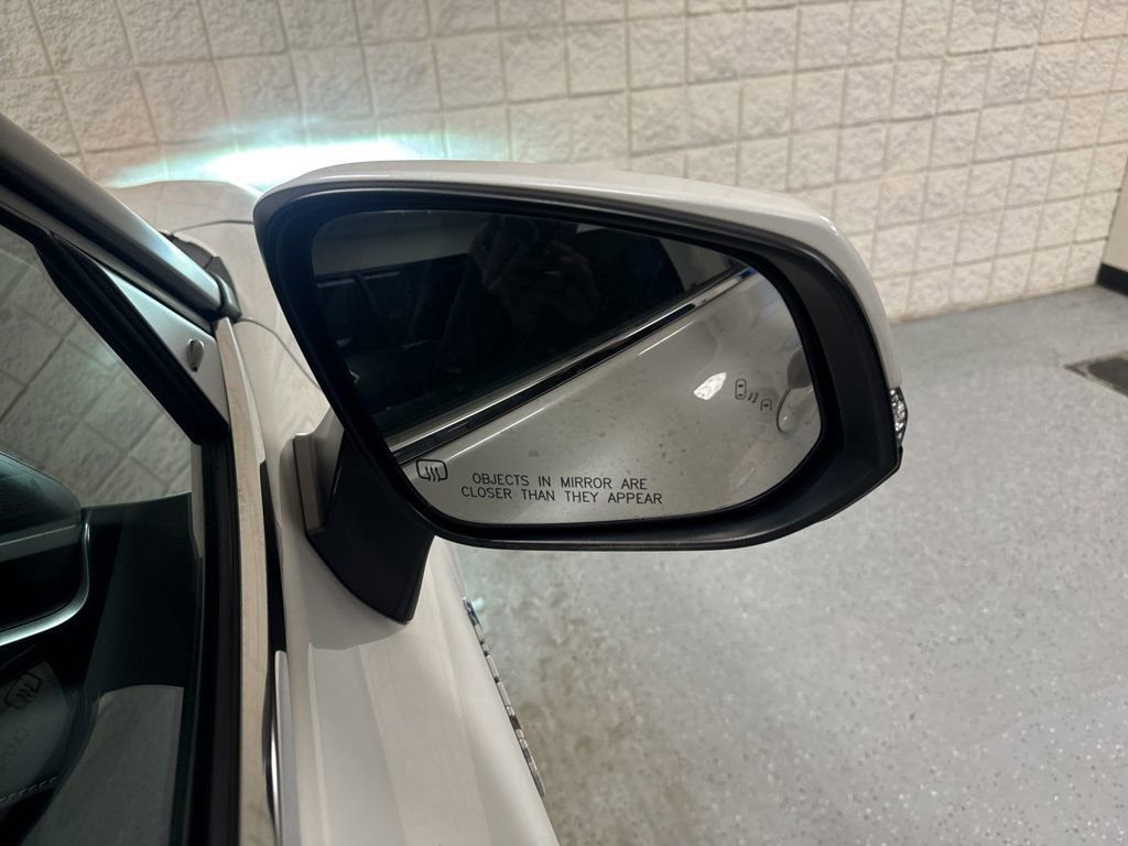 Used 2020 Toyota Highlander XLE image 49