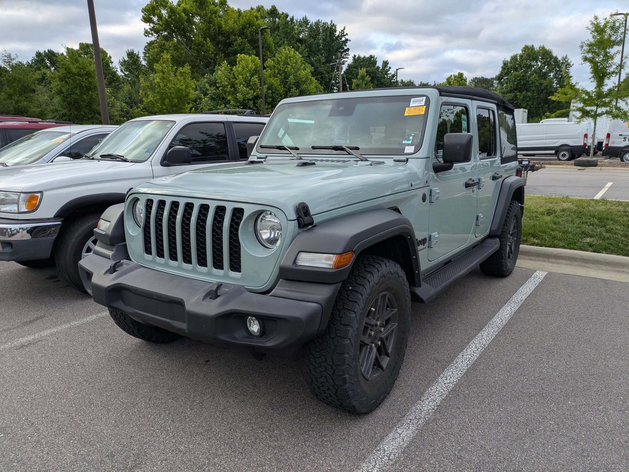 Used 2024 Jeep Wrangler Unlimited Sport AWD/4WD image 3