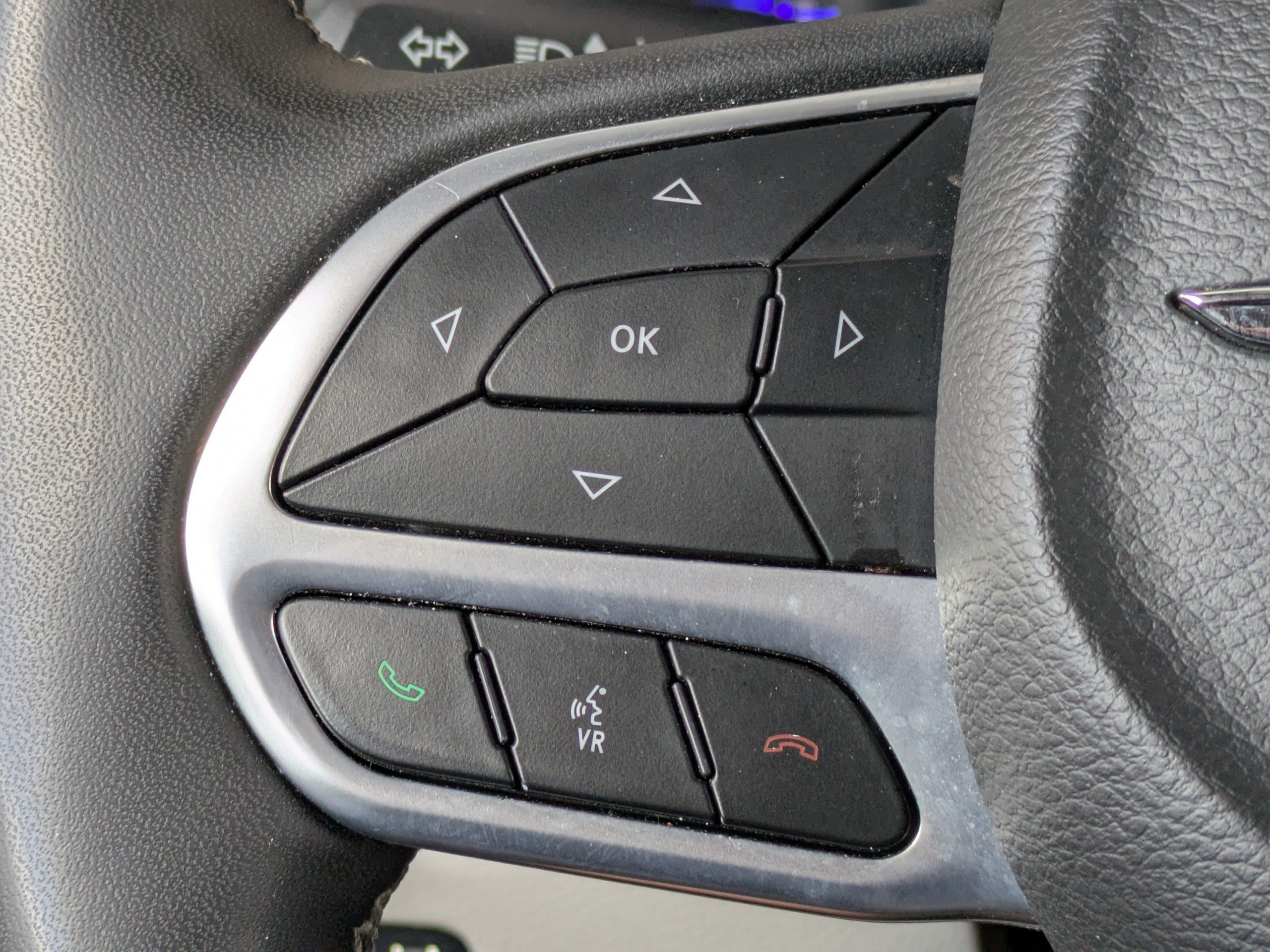 Used 2023 Chrysler Pacifica Touring-L FWD image 28
