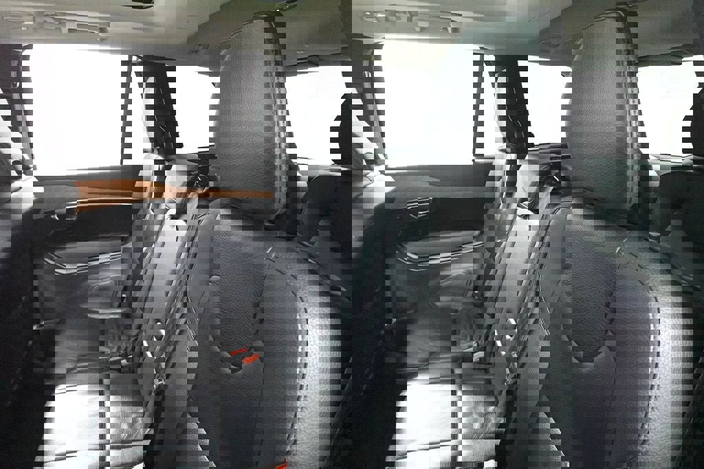 Used 2023 Volvo XC90 B6 Plus image 26