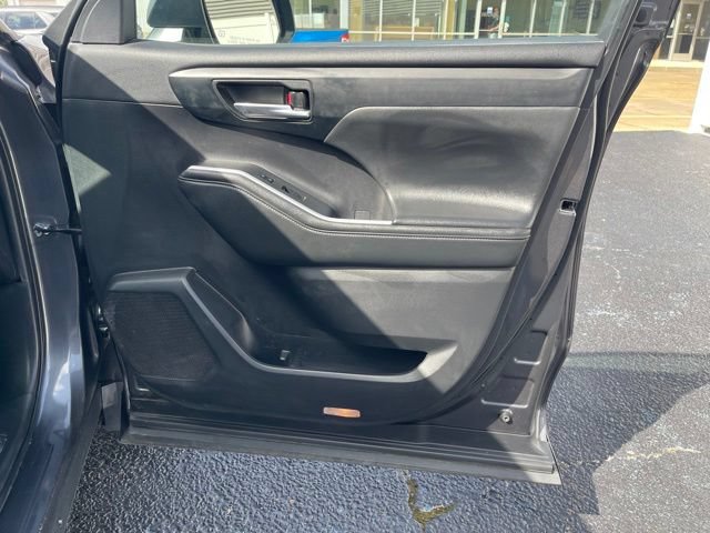Used 2023 Toyota Highlander XLE FWD image 20
